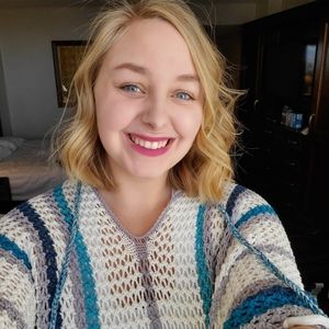 Meet your Posher, Lauren